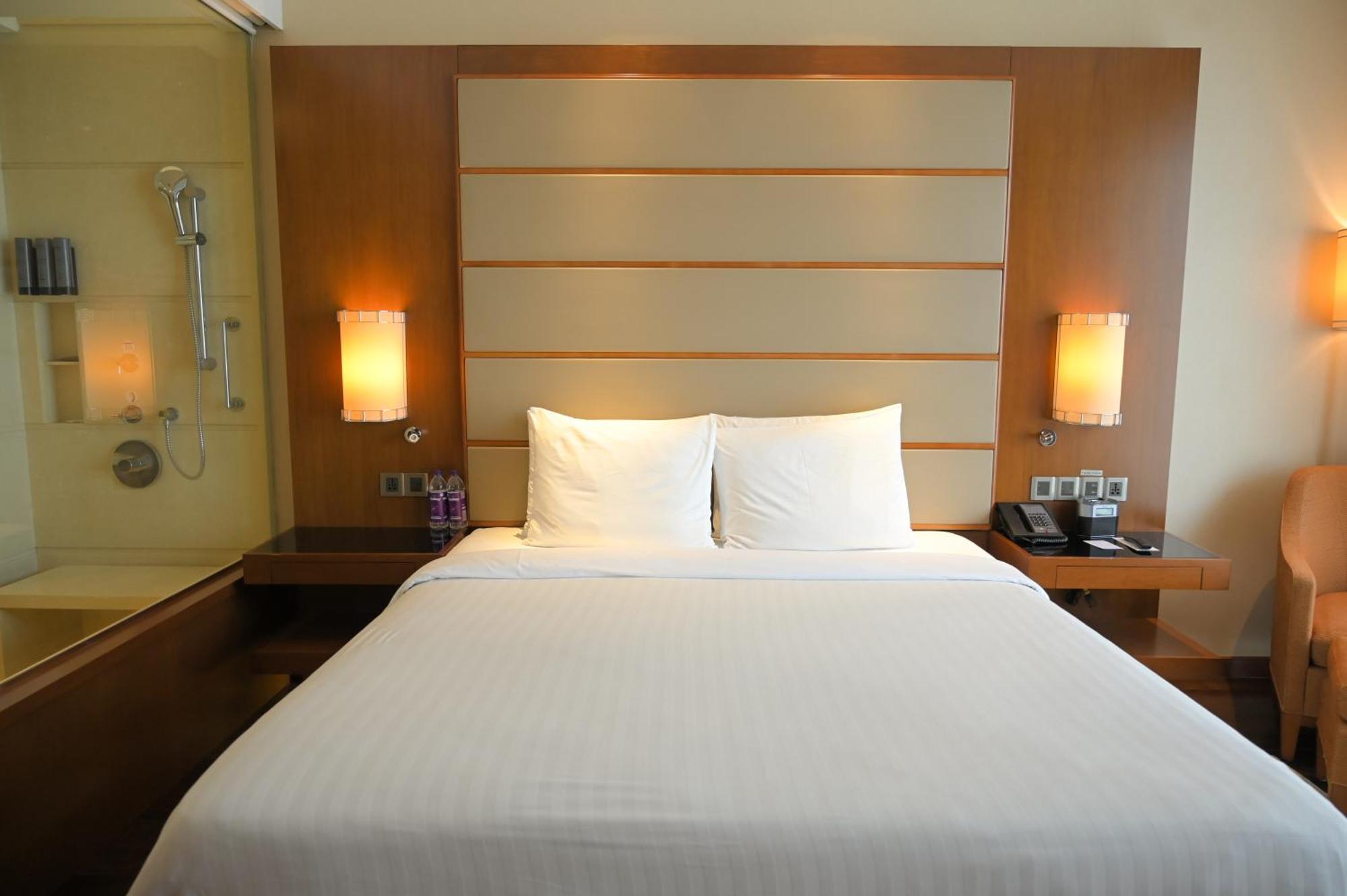 Отель Courtyard By Marriott Kochi Airport Недумбассери Экстерьер фото