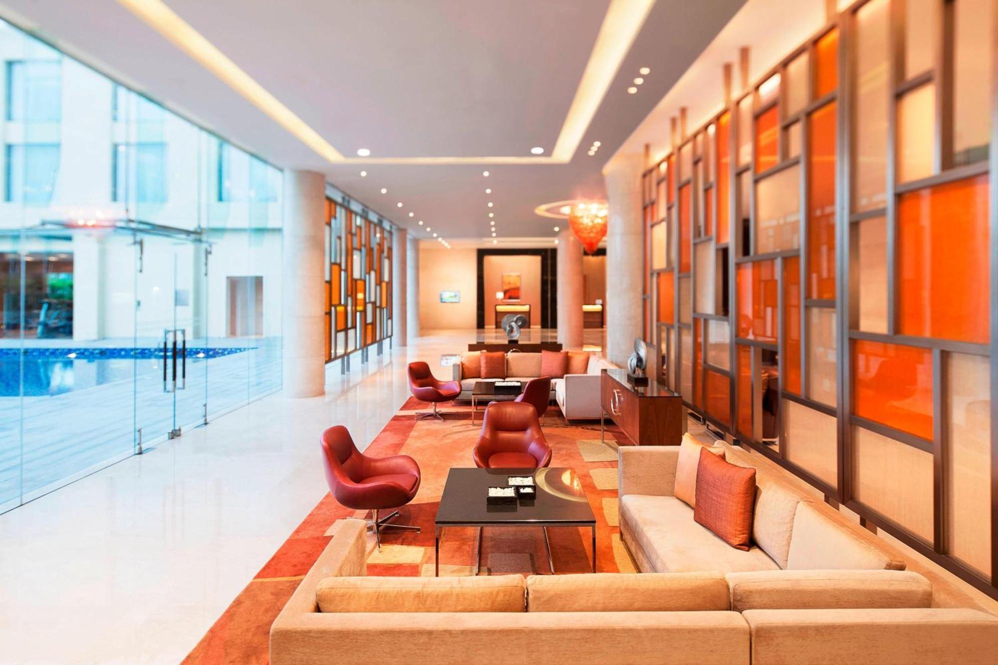 Отель Courtyard By Marriott Kochi Airport Недумбассери Экстерьер фото Lobby