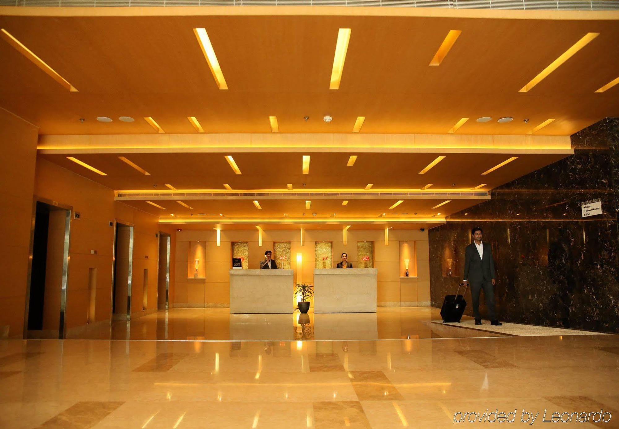 Отель Courtyard By Marriott Kochi Airport Недумбассери Экстерьер фото The lobby of the hotel