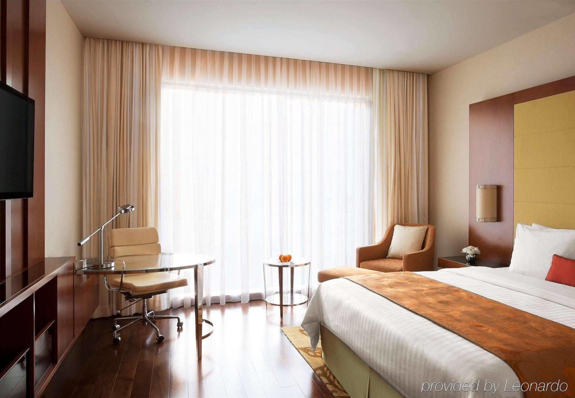 Отель Courtyard By Marriott Kochi Airport Недумбассери Экстерьер фото A room at the hotel