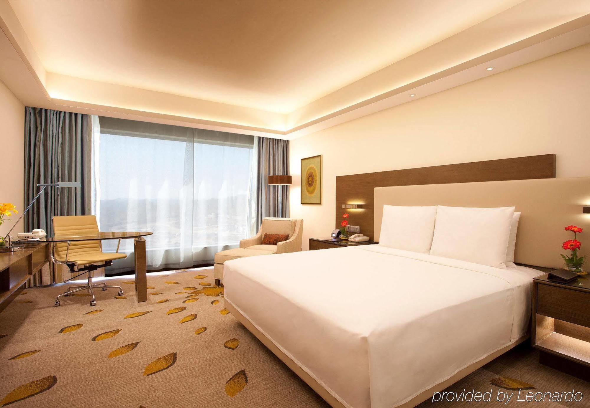 Отель Courtyard By Marriott Kochi Airport Недумбассери Экстерьер фото Deluxe Room