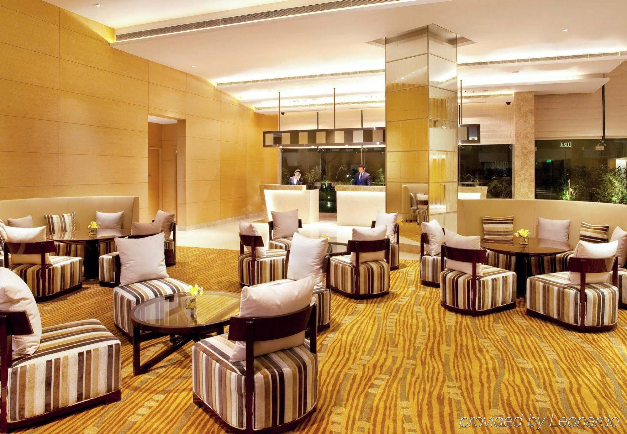 Отель Courtyard By Marriott Kochi Airport Недумбассери Экстерьер фото The lounge at the airport