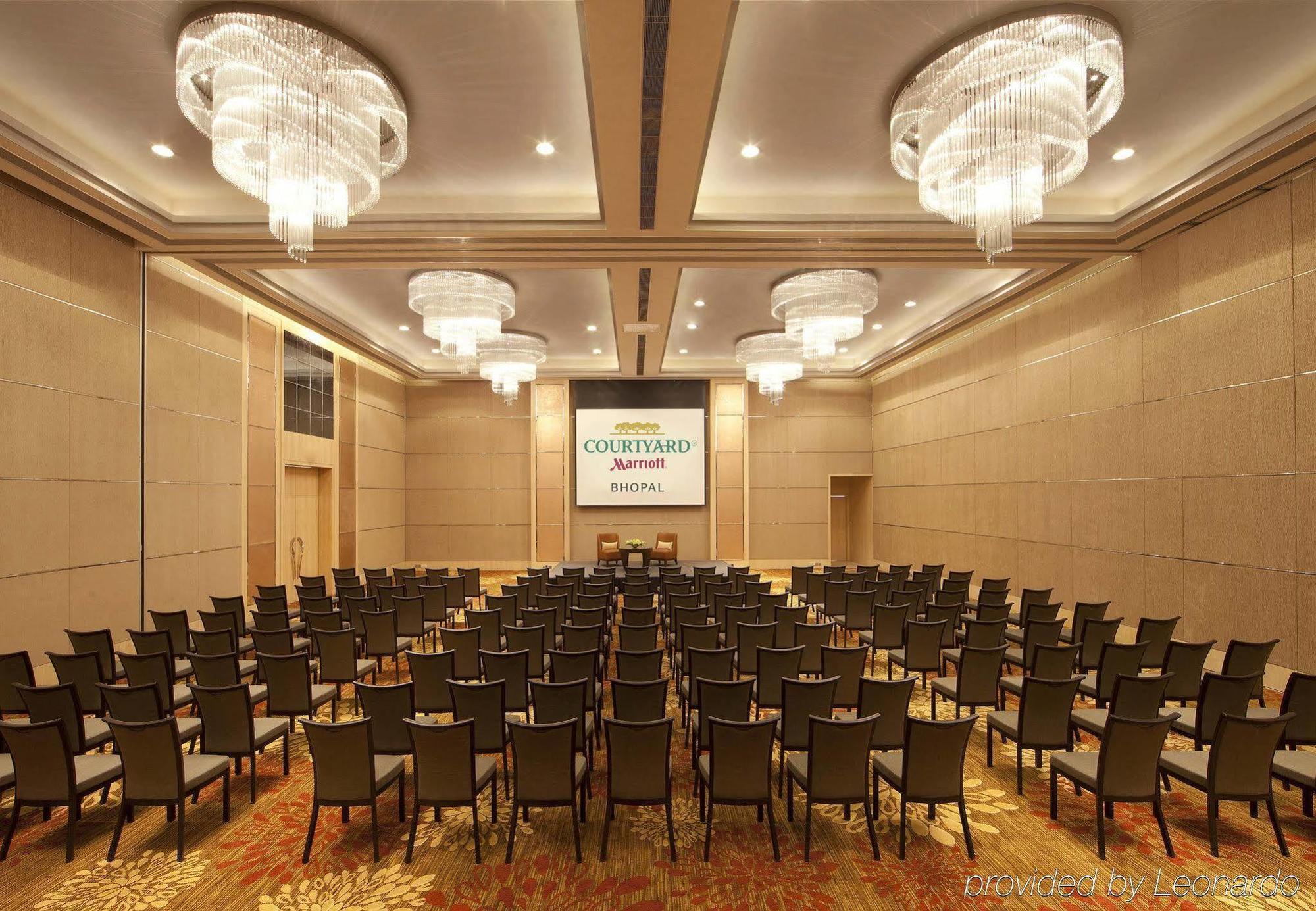 Отель Courtyard By Marriott Kochi Airport Недумбассери Экстерьер фото A typical meeting room