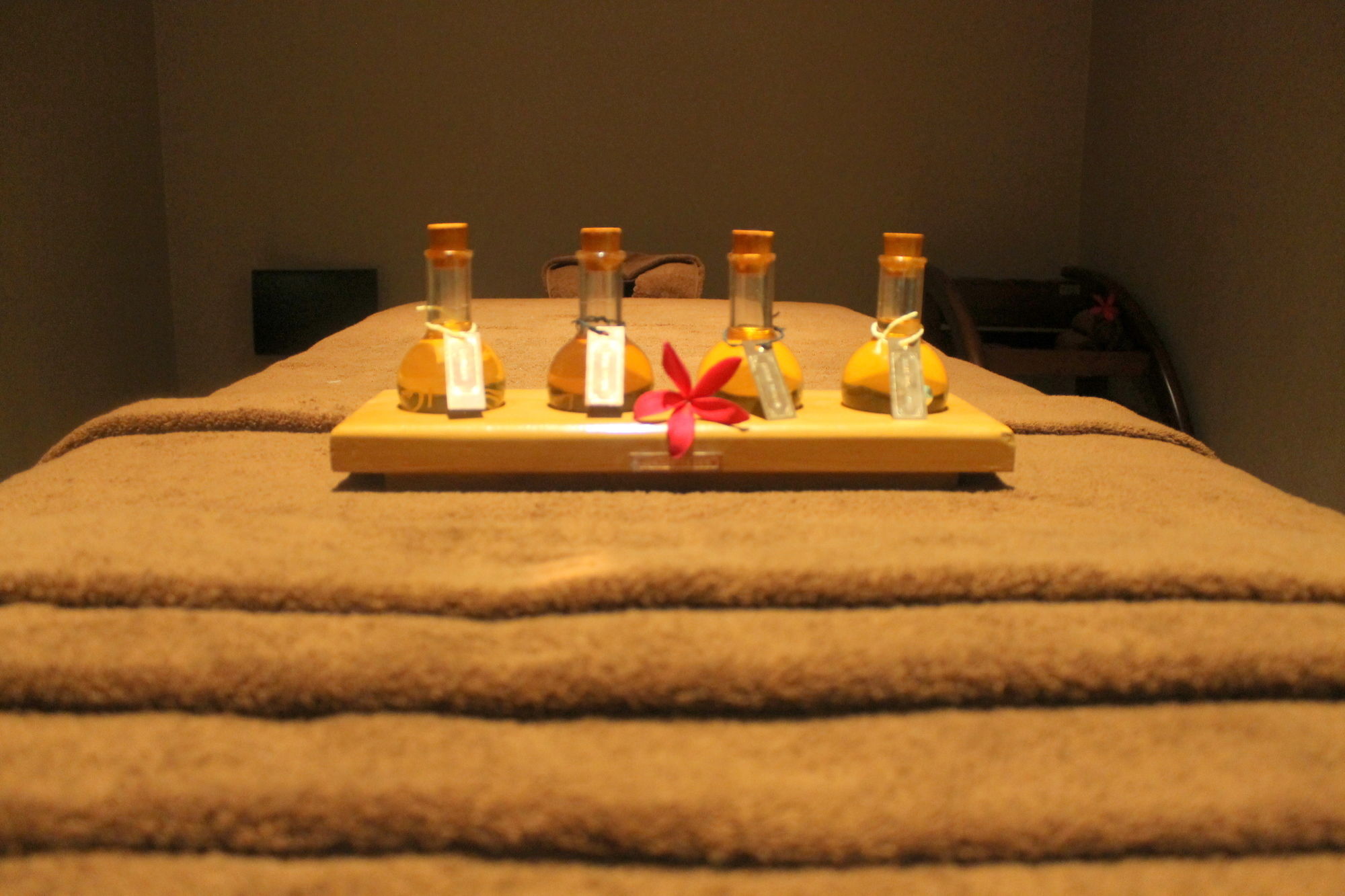 Отель Courtyard By Marriott Kochi Airport Недумбассери Экстерьер фото A massage bed at a spa
