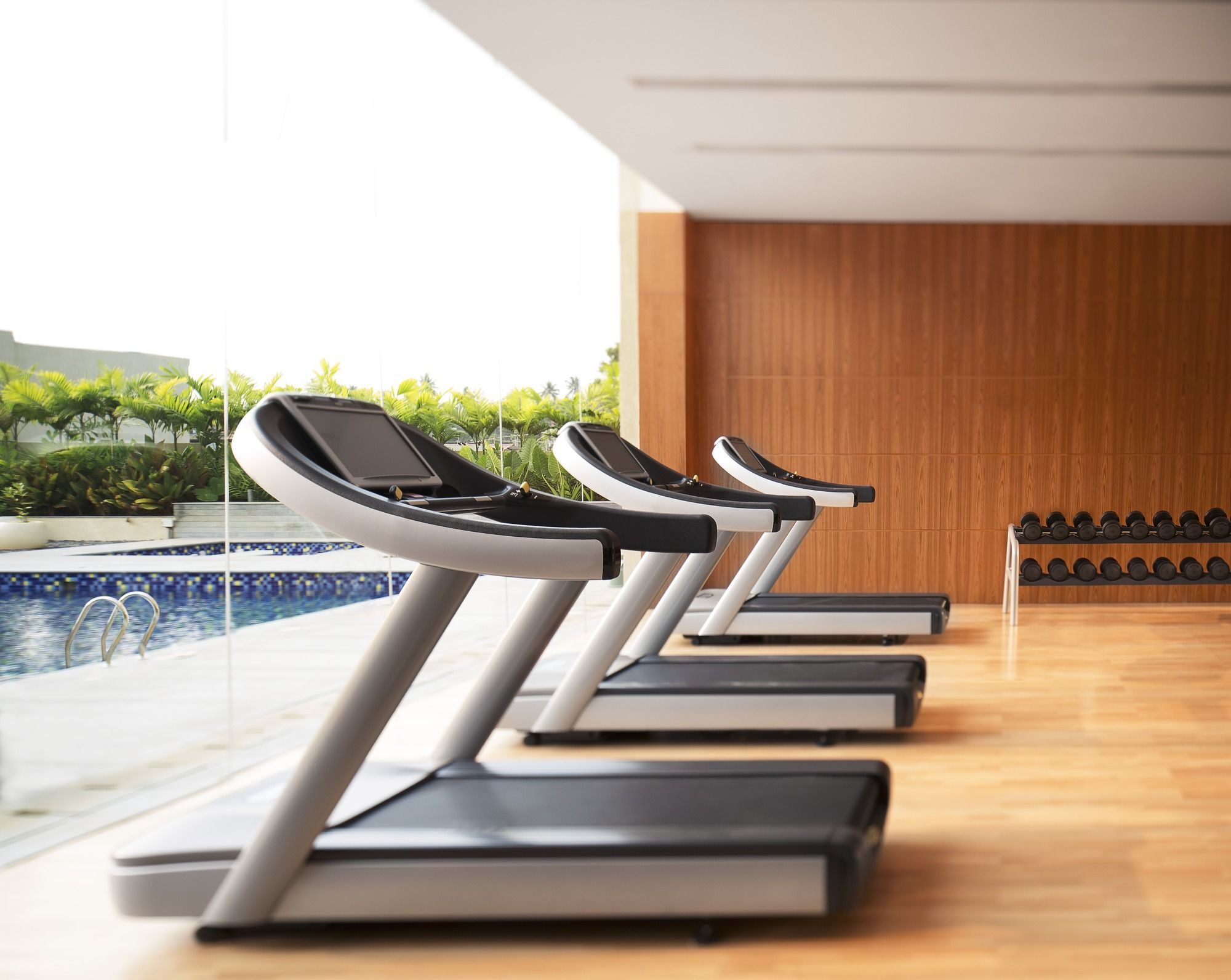 Отель Courtyard By Marriott Kochi Airport Недумбассери Экстерьер фото Treadmills